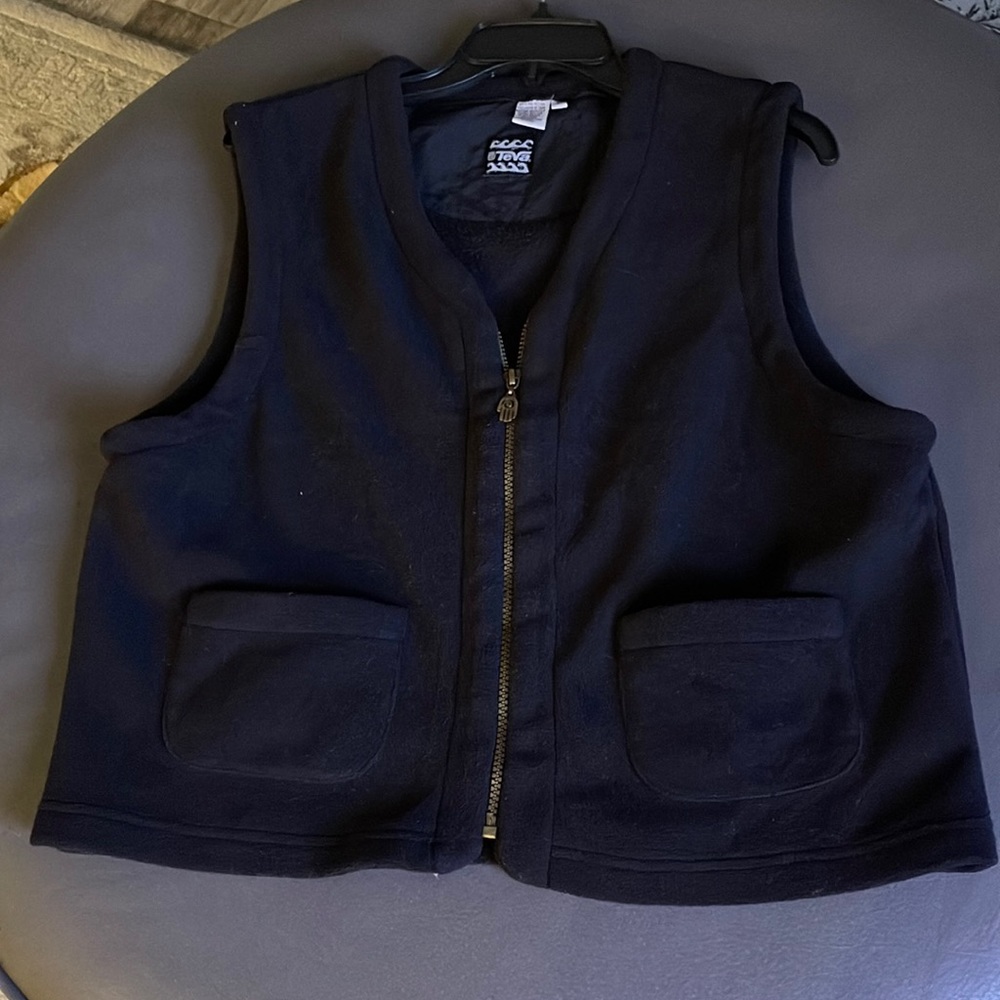 Ladies black Teva vest with zipper and pockets